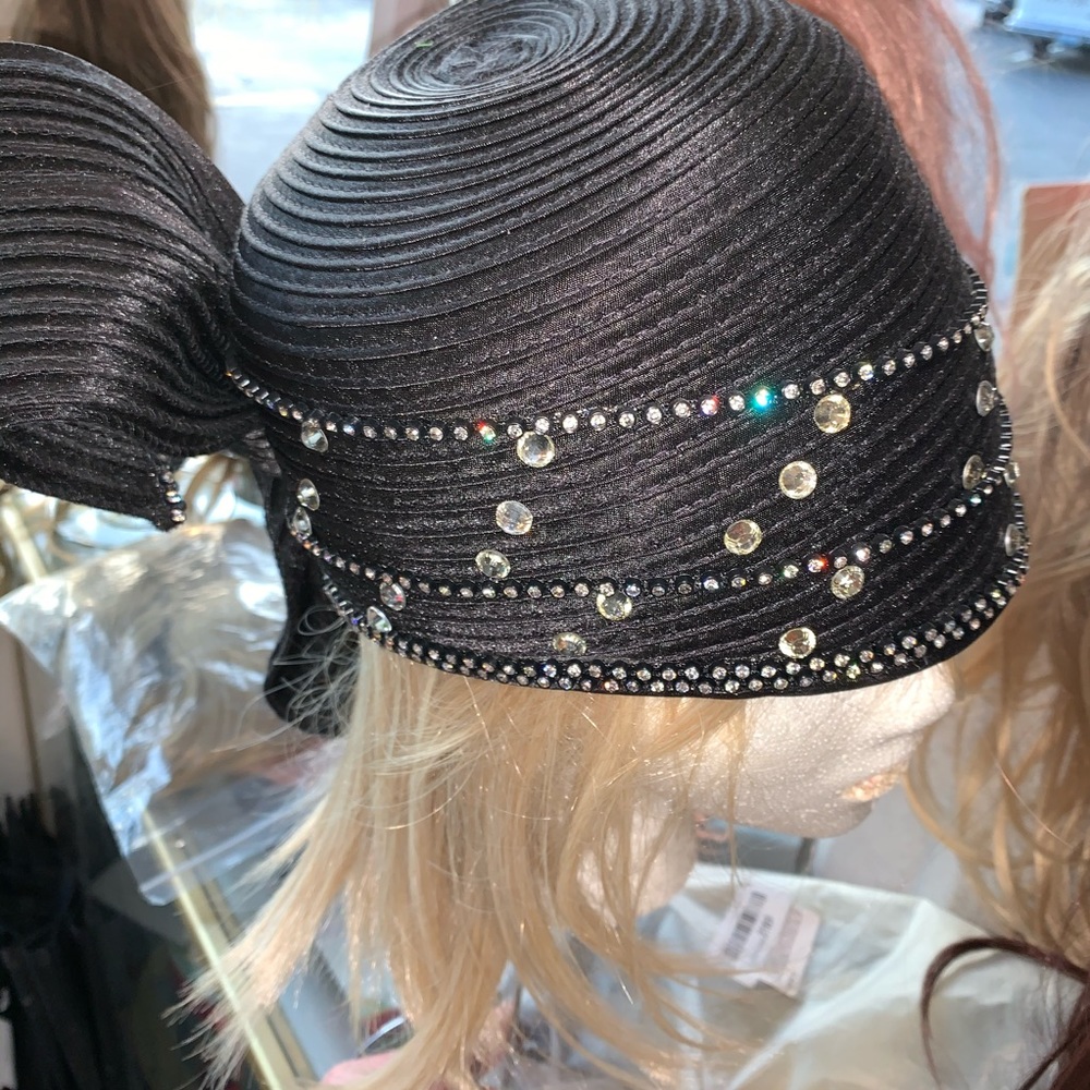 Black elegant hat - Picture 2 of 7